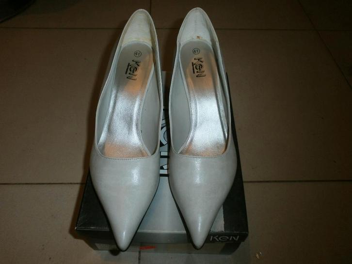 Escarpins KEN gris clair talons noirs brillants 41 NEUFS, Kleding | Dames, Schoenen, Nieuw, Pumps, Grijs, Ophalen of Verzenden