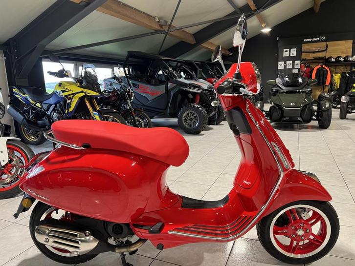 Vespa Primavera 50 RED classe B 45 Km/h, Motoren, Motoren | Overige merken, Bedrijf, Scooter, 11 kW of minder, Ophalen
