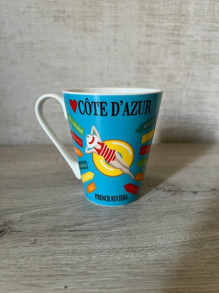 Souvenirbeker aan de Franse Rivièra - Nieuw - Efya porselein, Ophalen, Nieuw, Porselein, Kop(pen) en/of Schotel(s)
