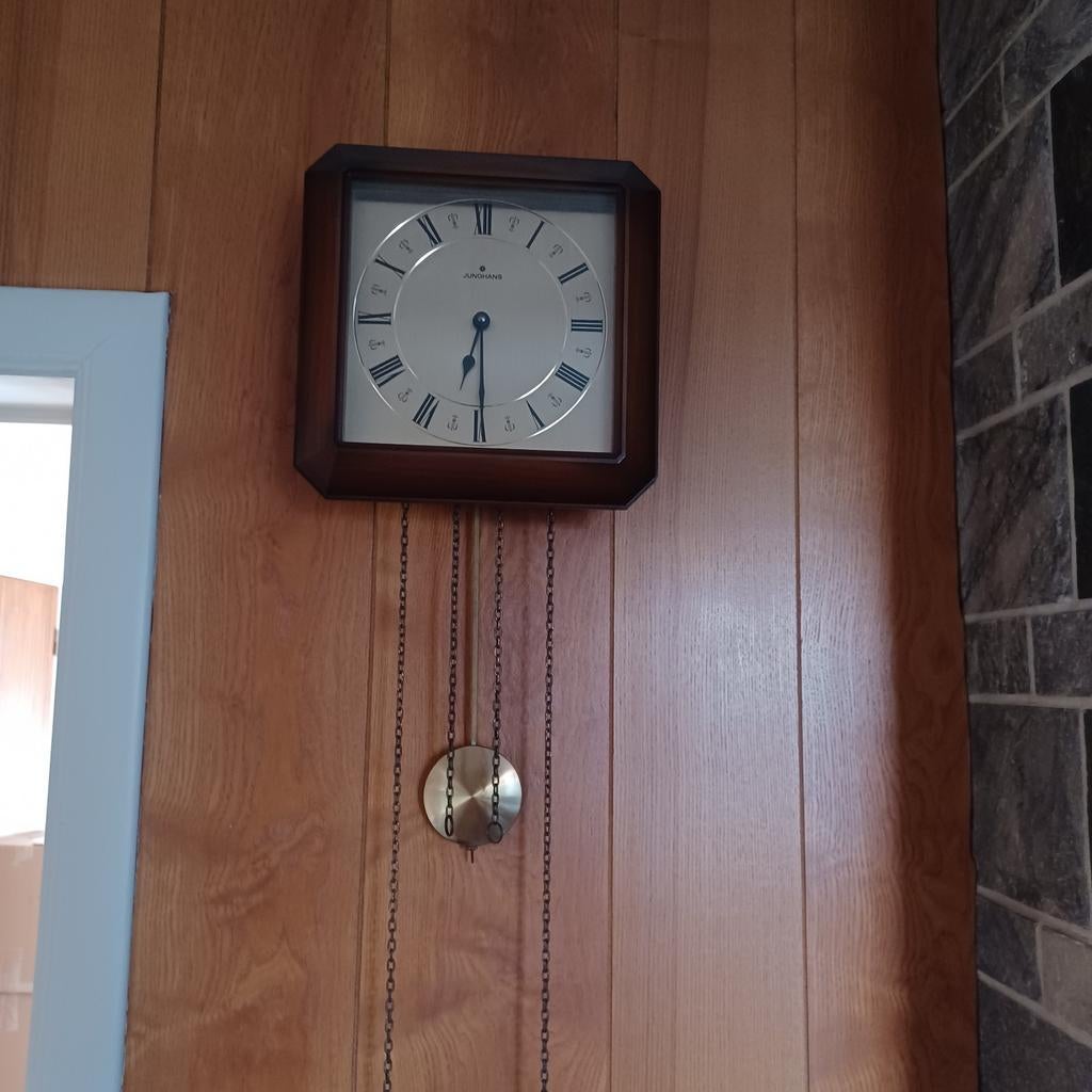 Prachtige muurhangklok van Duitse Junghans, Huis en Inrichting, Woonaccessoires | Klokken, Ophalen