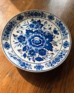 Delfst blauw bord/schaal - bloemmotief, Antiek en Kunst, Antiek | Servies los, Ophalen of Verzenden