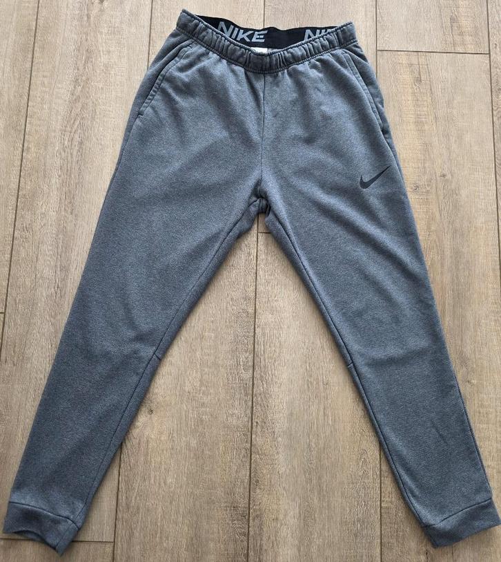 Nike Dri-fit trainingsbroek grijs maat L, Vêtements | Hommes, Vêtements de sport, Comme neuf, Fitness, Taille 52/54 (L), Gris