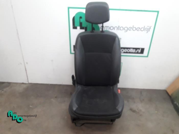Stoel rechts van een Renault Clio (Clio 3 06-), Auto-onderdelen, Interieur en Bekleding, Renault, Gebruikt, 3 maanden garantie