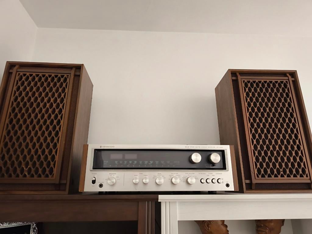 System vintage hi-fi avec tourné-disque vinyle Made in Japan