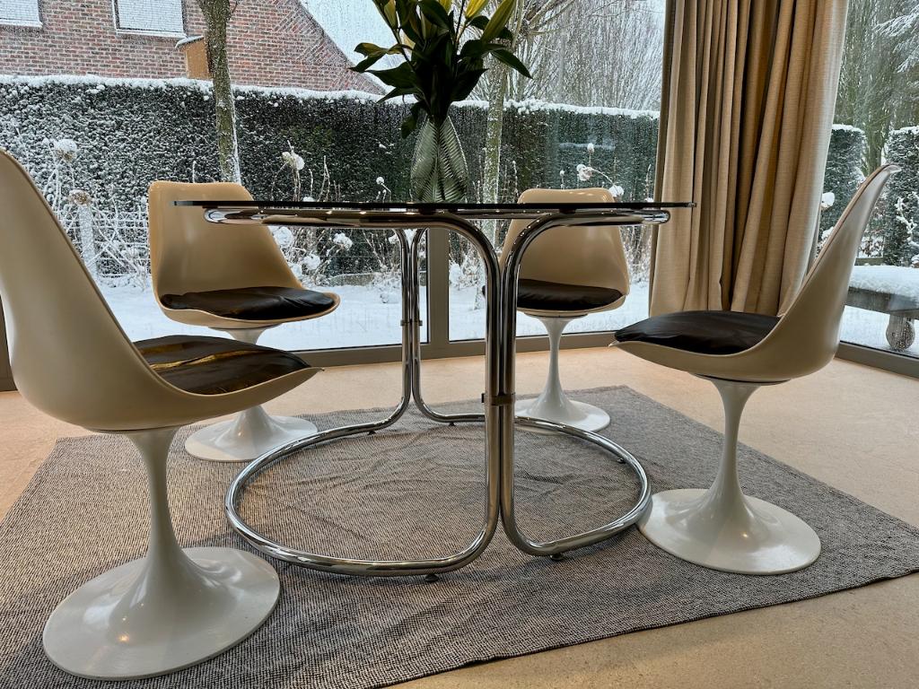 Iconische vintage Tulip stoelen - 4 stuks beschikbaar, Ophalen, Kunststof, Gebruikt, Wit