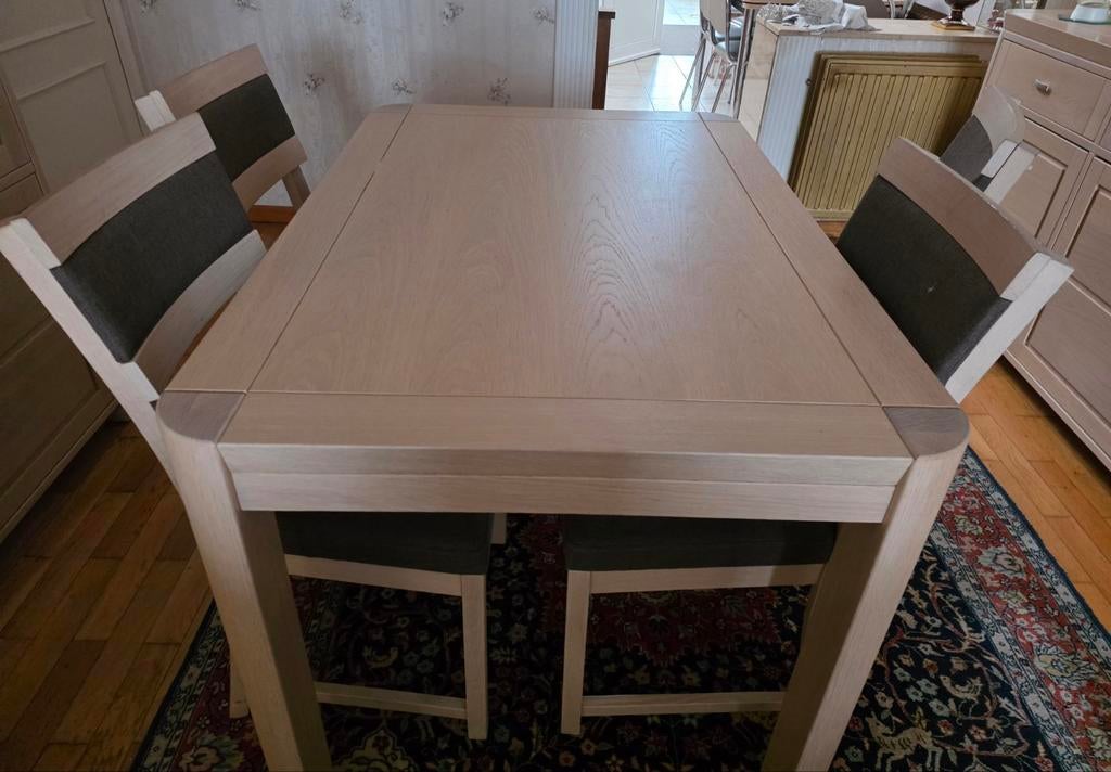 Eetkamer kleur is roze, beige afhalen Maaseik, Ophalen