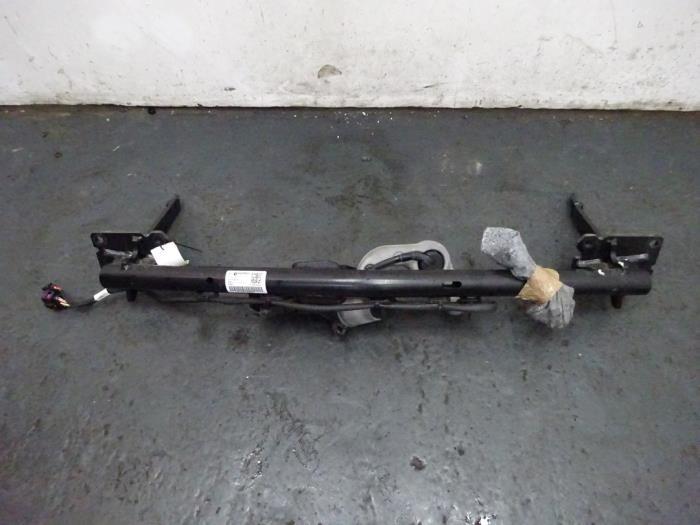 Crochet d'attelage d'un Volkswagen Multivan T7, Volkswagen, -, 3 mois de garantie, Utilisé