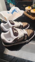 Basket homme Louis Vuitton pointure 43, Ophalen
