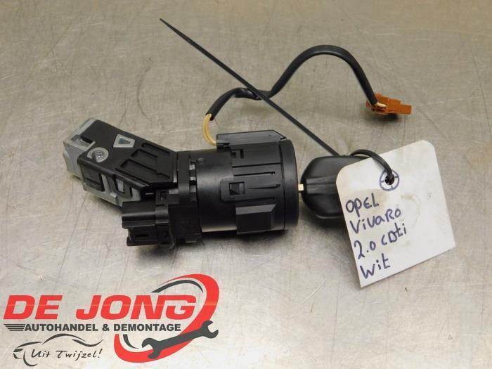 Serrure de contact + clé d'un Opel Vivaro, Autos : Pièces & Accessoires, Autres pièces automobiles, Opel, Utilisé, 3 mois de garantie