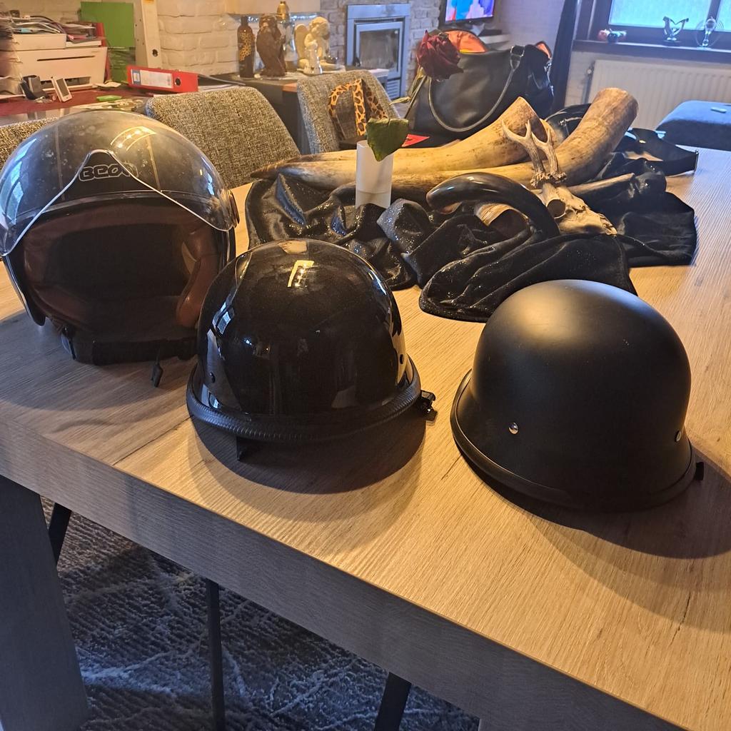 3 motorhelmen – Beon + 2 chopper helmen, Fietsen en Brommers, Brommerhelmen, Ophalen, Zo goed als nieuw