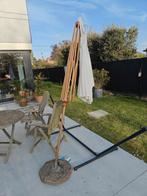 Gratis parasol met kapot zeil en voet die los zit, Enlèvement