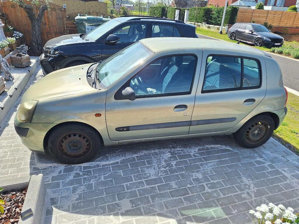 Renault clio 2, Autos, Renault, Particulier, Clio, ABS, Airbags, Verrouillage central, Essence, Euro 3, Hatchback, 5 portes, Boîte manuelle