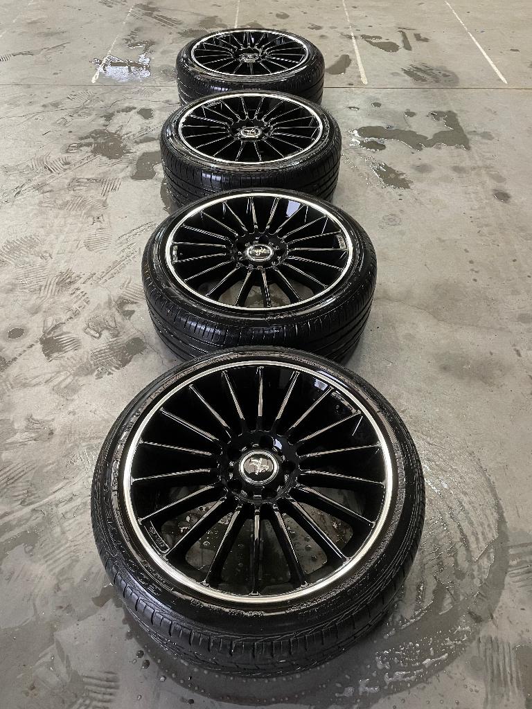 KESKIN KT15BL black lip polish met GOOD YEAR banden, Autos : Pièces & Accessoires, Pneus & Jantes, Pneus et Jantes, 245 mm, Véhicule de tourisme