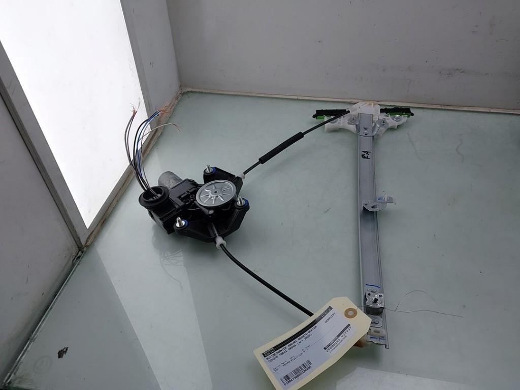 MECANISME VITRE ARRIÈRE DROIT Yaris Cross (PB1 / PJ1), Kundenbetreuung@toyota.de, Toyota, Utilisé, Toyota-Allee 2
50858  Köln, DE