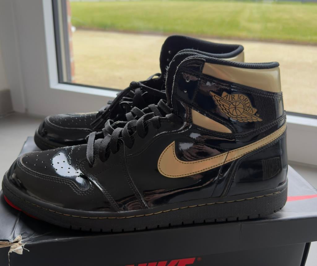 Air Jordan 1 black metallic Gold  pointure 49,5, Ophalen, Zo goed als nieuw