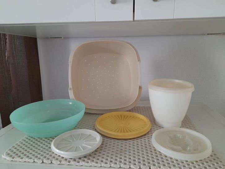 Diverse Tupperware-stukken: schaal, pot, deksels, Huis en Inrichting, Keuken | Tupperware, Gebruikt, Overige typen, Ophalen of Verzenden