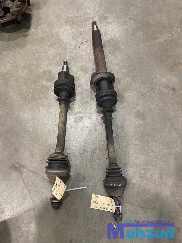 FORD FIESTA 4 1.25I links rechts aandrijfas 1995-2003, Auto-onderdelen, Remmen en Aandrijving, Gebruikt