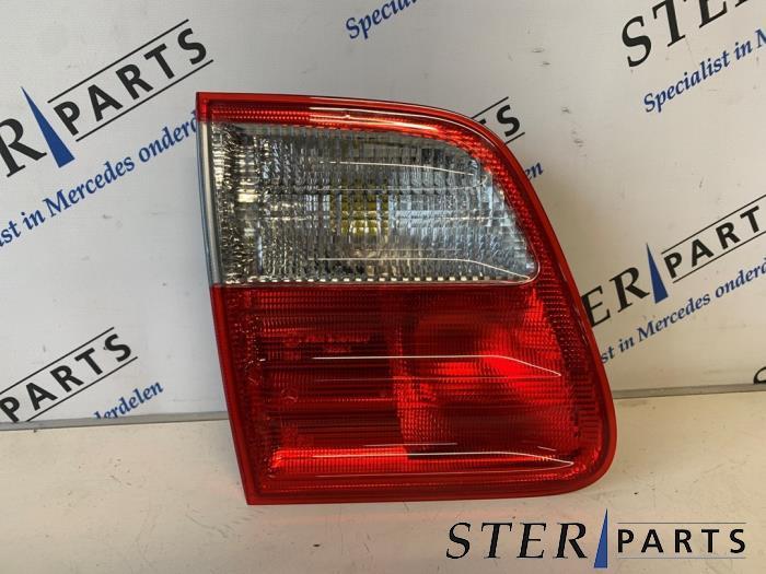 Achterlicht links van een Mercedes E-Klasse, Gebruikt, -, Ophalen of Verzenden, -