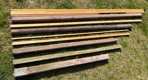 Houten palen + boezemplank, Tuin en Terras, Palen, Balken en Planken, Zo goed als nieuw, Palen, Ophalen
