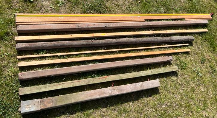 Houten palen + boezemplank, Tuin en Terras, Palen, Balken en Planken, Zo goed als nieuw, Palen, Ophalen