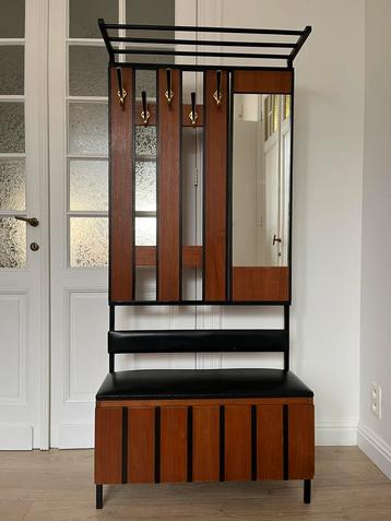 Vintage kapstok beschikbaar voor biedingen