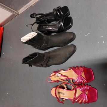 2 sandales taille 39 + bottines taille 42