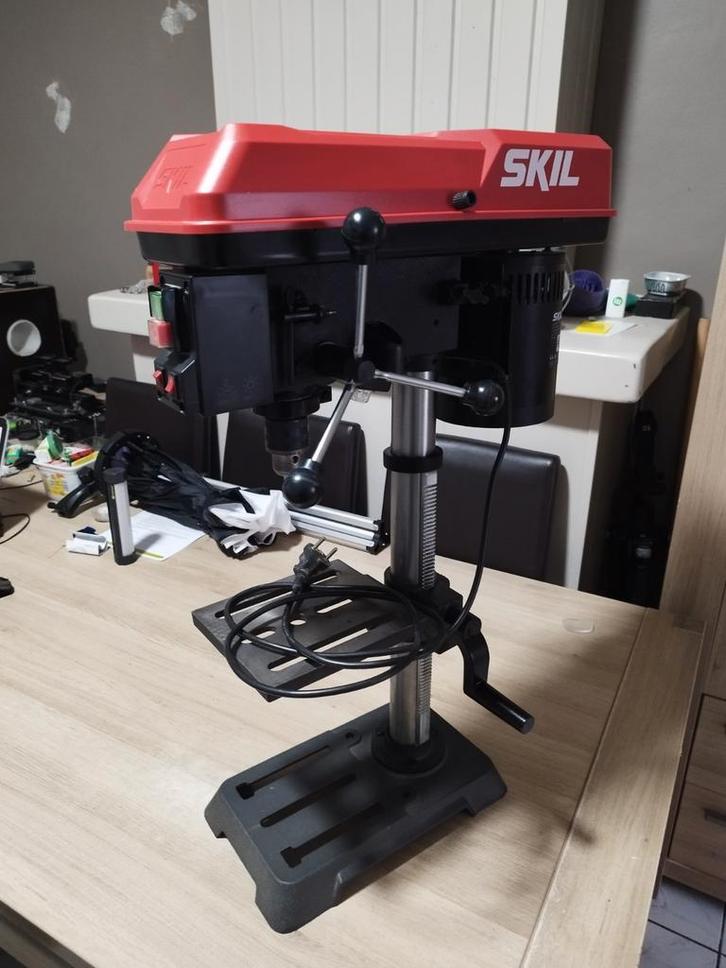 Kolomboor Skil, Doe-het-zelf en Bouw, Gereedschap | Boormachines, Zo goed als nieuw, Kolomboormachine, 400 tot 600 watt, Klopboormechanisme