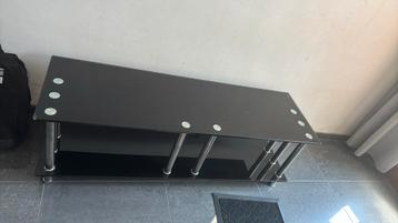 Tafel in de woonkamer beschikbaar voor biedingen