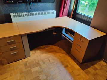 Hoek bureau meubel met 2 ladekastjes beschikbaar voor biedingen