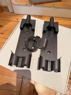 Dyson support mural & prise 220V parfait état V7 et V8, Ophalen, Zo goed als nieuw