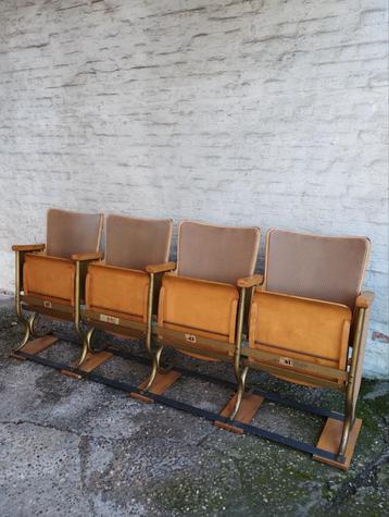 Mooie set cinemastoelen in zeer goede staat...0478028005 beschikbaar voor biedingen