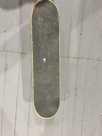 Skateboard beschikbaar voor biedingen