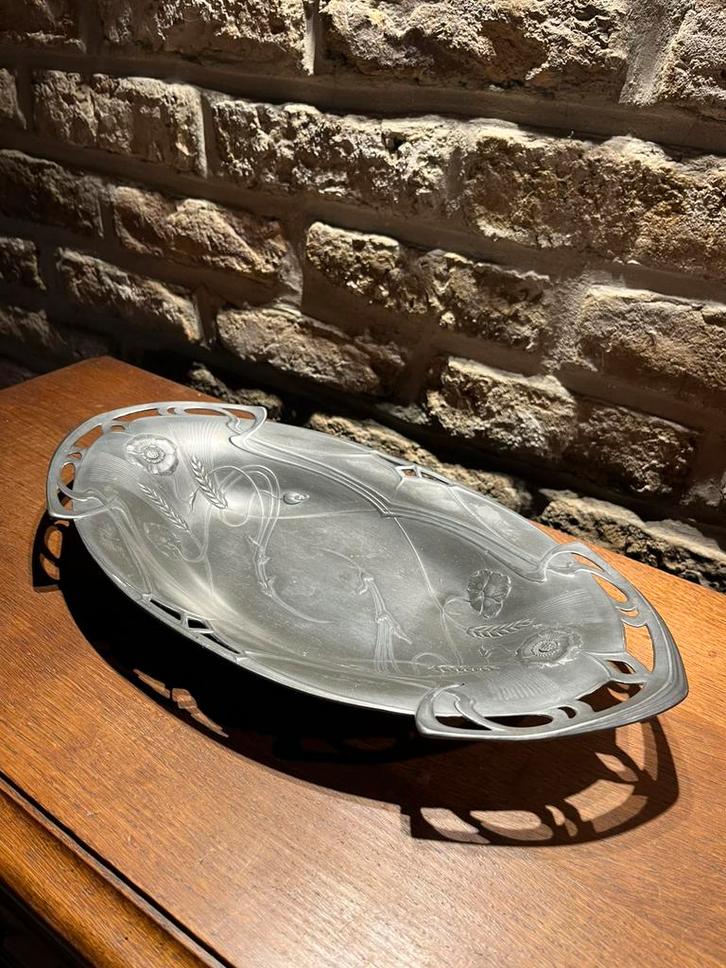 Antiek Art Nouveau tinnen schaal – sierlijk gegraveerd, Antiek en Kunst, Antiek | Brons en Koper, Ophalen of Verzenden