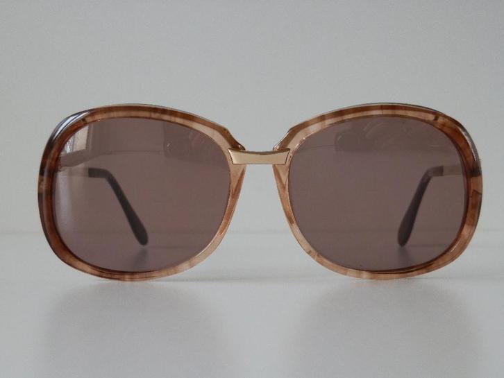 Suzy Glam zonnebril. Vintage., Handtassen en Accessoires, Zonnebrillen en Brillen | Dames, Zo goed als nieuw, Zonnebril, Overige merken