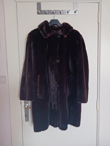 Manteau en fourrure marron, taille inconnue