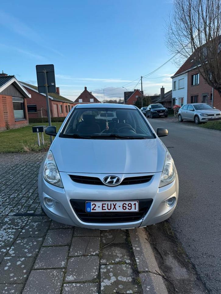 Hyundai I20 2009, Autos, Hyundai, Particulier, i20, Airbags, Verrouillage central, Vitres électriques, Radio, Essence, Euro 4