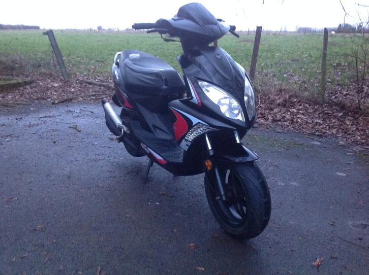 Scooter Classe A Keeway f-act evo 2 Temps, Vélos & Vélomoteurs, Scooters | Marques Autre, Comme neuf, Classe A (25 km/h), Essence