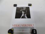 A5431 Campagneposter Veilig Verder! [John Dreth, 1988], Ophalen of Verzenden, Gebruikt