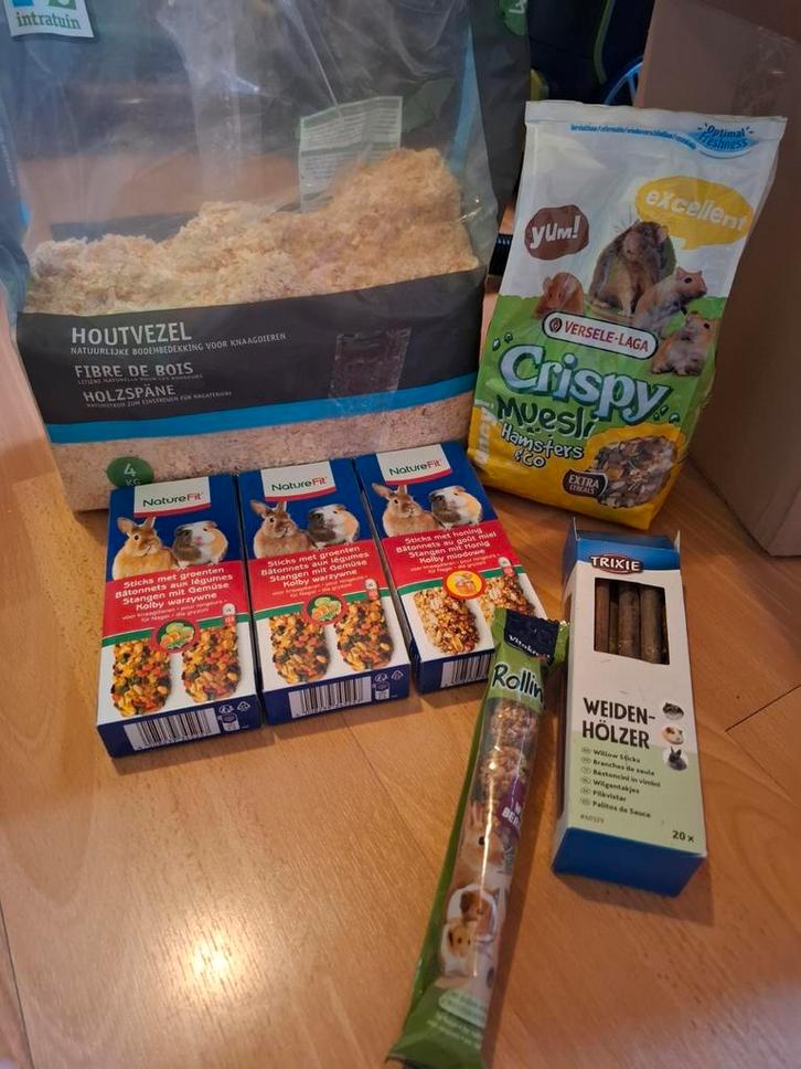 Hamster eten, Dieren en Toebehoren, Reptielen en Amfibieën | Toebehoren, Zo goed als nieuw, Overige typen, Ophalen