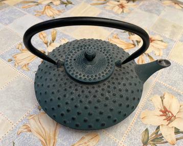 Pot met tuit in gietijzer beschikbaar voor biedingen