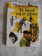 Rien Poortvliet "Te hooi en te gras", Ophalen of Verzenden, Gelezen