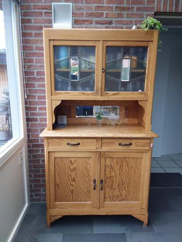 vitrinekast  beschikbaar voor biedingen