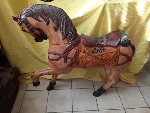 Petit cheval en bois sculpté, Antiek en Kunst, Kunst | Beelden en Houtsnijwerken, Ophalen
