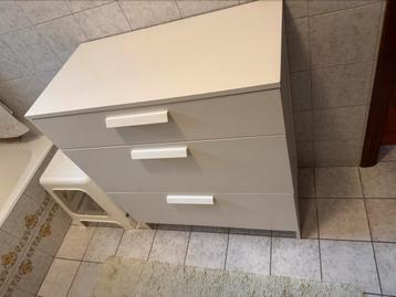 Wit ladenkastje met 3 lades – ideaal voor badkamer beschikbaar voor biedingen