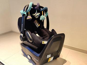 Maxi-Cosi Rock + isofix (Familyfix) + regenhoes + speeltje beschikbaar voor biedingen