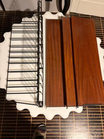 Etagere murale Tomado en teak. beschikbaar voor biedingen