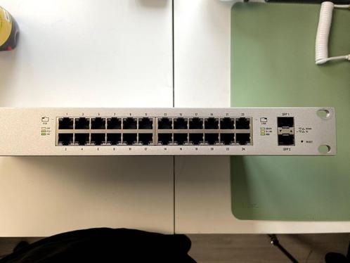 Ubiquiti 24-Port Gigabit 250W PoE Switch, Computers en Software, Netwerk switches, Zo goed als nieuw, Ophalen