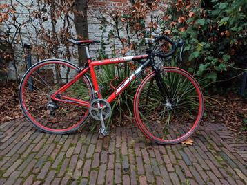 Koersfiets BH maat 48 beschikbaar voor biedingen