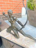 Femme a l archer en bronze, Brons, Ophalen