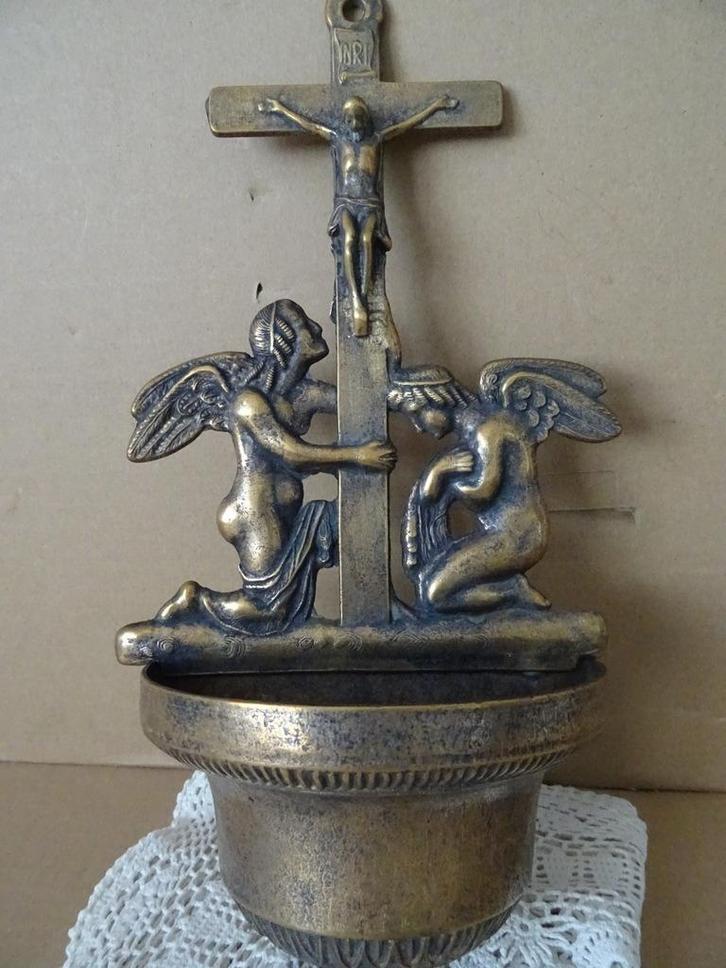 Antiek wijwaterbakje met engelen 31cm koper of messing 1850, Antiek en Kunst, Antiek | Religieuze voorwerpen, Ophalen of Verzenden